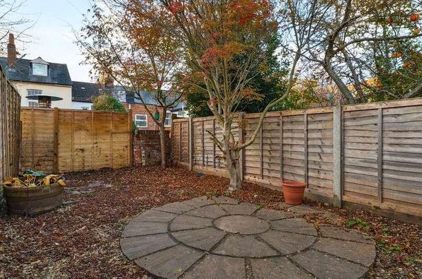 St. Johns Hill, Reading, RG1 - Photo 1