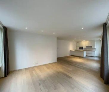 Instapklaar 2-slaapkamer appartement in hartje Kortrijk! - Photo 5