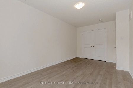 Property For Lease | X8430088 - Photo 5