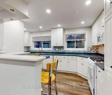 1290 Redbank Crescent #Main - Photo 2