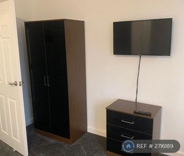 1 bedroom in a house share to rent - Photo 2