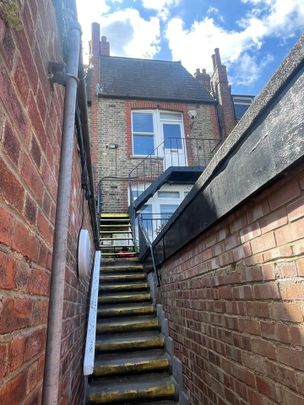 2 Bed Flat, Avenue Mews, N10 - Photo 1