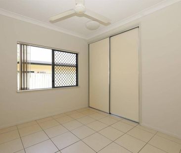 Large Quality Family Home - 4 Bedrooms + Study - Side Access - Photo 3