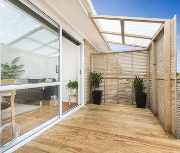 Sunny, Stylish & Private 3-Bedroom Home! - Photo 3