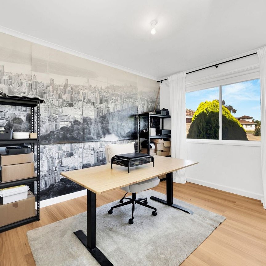 Charming 2-Bedroom Property with Built-in Wardrobes in Lalor - Photo 1