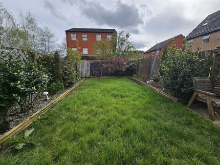 4 bedroom semi-detached house to rent - Photo 3