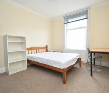 4 bedroom terraced house to rent - Photo 4