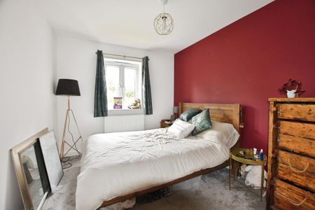3 bedroom end of terrace house to rent - Photo 3