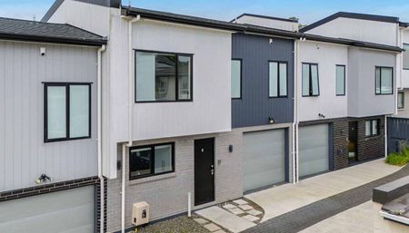 199D Whitney St - Near New- 3 Bedroom Townhouses - Photo 2