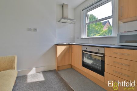 3 bedroom flat to rent - Photo 5