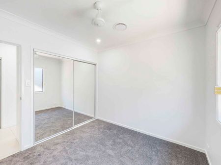 MODERN 4 BEDROOM HOME | BIG BACKYARD - Photo 3