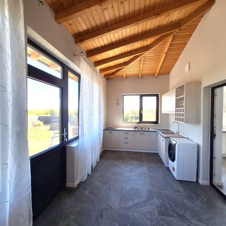 Casă nouă, prima închiriere – confort, eleganță și acces rapid către oraș - Fotografie 1