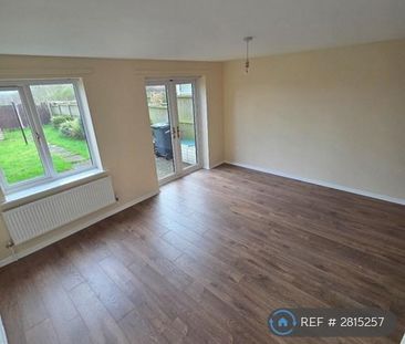 3 bedroom semi-detached house to rent - Photo 4