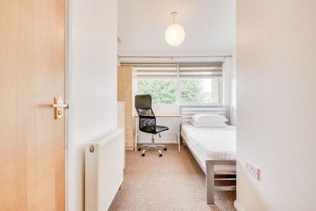 6 bedroom house to rent - Photo 4