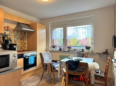 Gemütliche 2ZKB Dachgeschosswohnung mit EBK & Balkon in zentraler Sackgassenlage der Stadt Wiesmoor - Photo 3