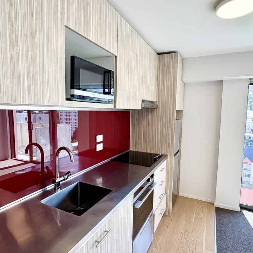 Modern 1 Bedroom Apartment w/ Balcony - Photo 1