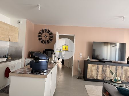 Location Appartement 3 pièces 65m² ST LAURENT DE MURE 69720 - Photo 2