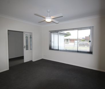 Spacious 4 Bedroom Family Home - Photo 2