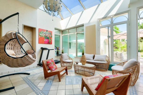Location maison, Le Vésinet, 8 pièces, 316.21 m², ref 85703660 - Photo 1