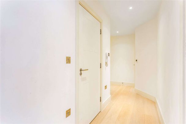 Large one bedroom apartment with private outside space. - Photo 1