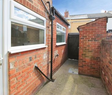 2 bedroom terraced house to rent - Photo 6