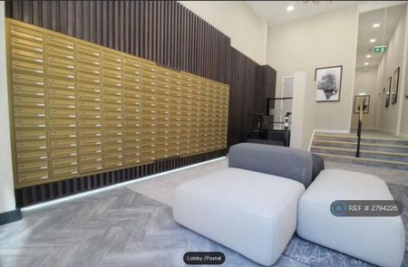 1 bedroom in a flat share to rent - Photo 2