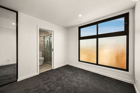 Stylish and Modern Three-Bedroom, Three-Bathroom Home in Prime Footscray Location - Photo 5