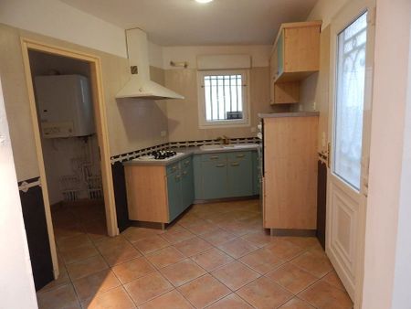 EXCLUSIVITE A CHATEAUNEUF DE GADAGNE ENTRE LE THOR ET AVIGNON - MAISON A LOUER DE 107 M² - 3 chambres - 2 SDB -AVEC COUR DE 40 M² - Photo 5