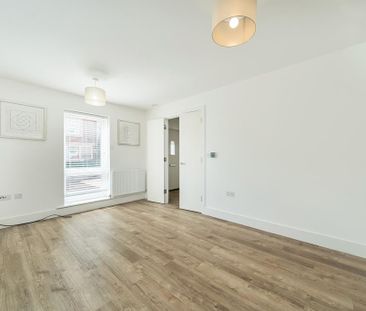 4 bedroom terraced house to rent - Photo 3