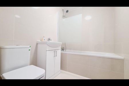 2 Bed Flat, Streatham Vale, SW16 - Photo 5