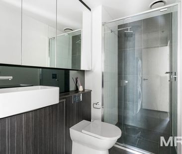 Fantastic apartment in the iconic Trilogy building - Photo 6