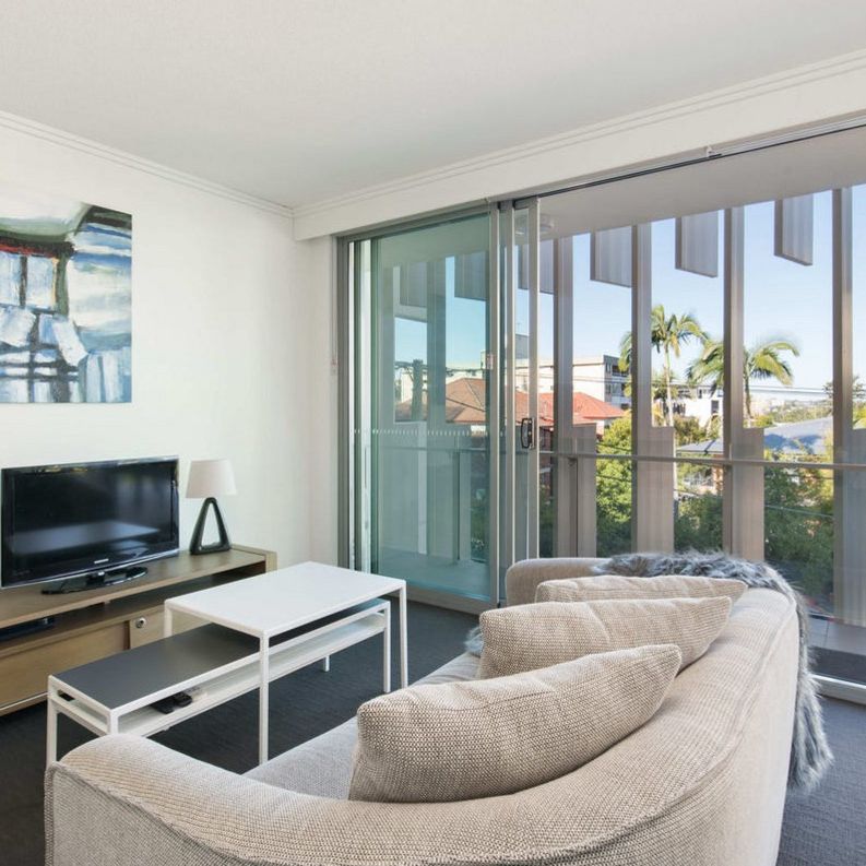 Fully Furnished Apartment in Prime New Farm Position! - Photo 1