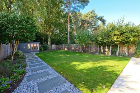 5 bedroom detached house to rent - Photo 4