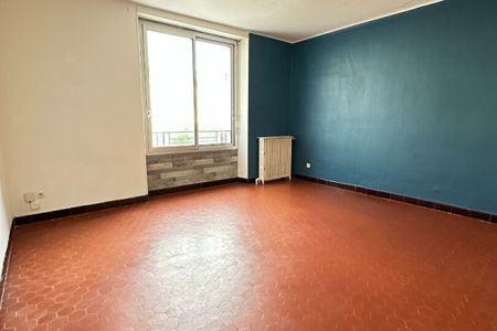 T4 de 100.57 m² avec terrasse - Salon de Provence proche Morgan - Photo 5