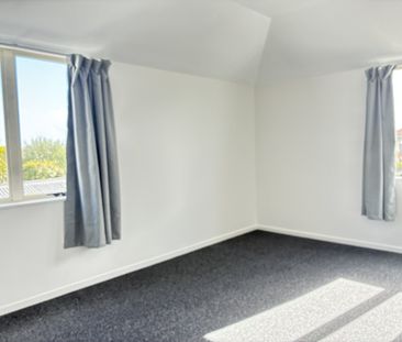 Low maintenance townhouse - Photo 1