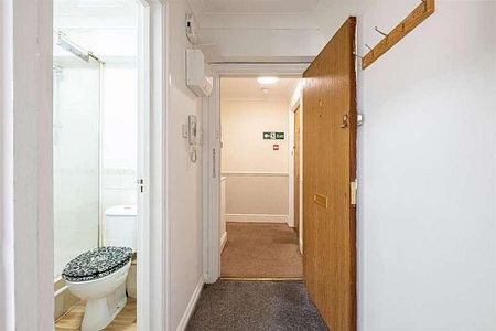 Flat, Hencroft Street South, Slough, SL1 - Photo 2