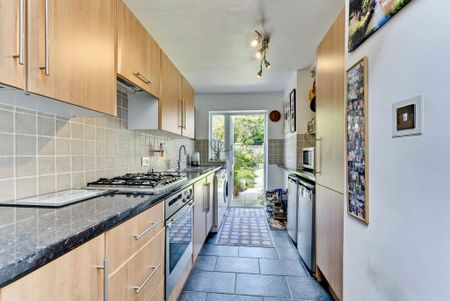 2 bedroom terraced house to rent - Photo 3