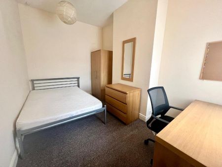 4 bedroom terraced house to rent - Photo 3