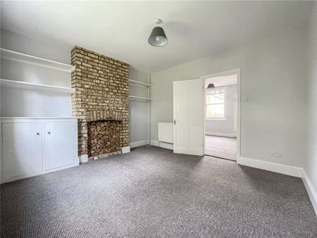 Well presented 2 bedroom mid terraced house situated in the popular Village of Histon. GCH. Off Street Parking. Walking Distance to High Street. Unfurnished. - Photo 2
