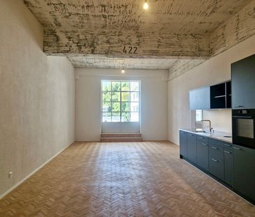 Modernes 3-Zimmer-Loft mit Industriecharme und freistehender Badewanne - Foto 3