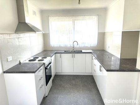 Renovated 3-Bedroom Home in Springvale! - Photo 5