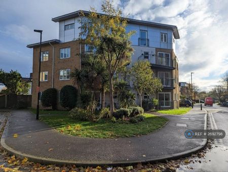 1 bedroom in a flat share to rent - Photo 5