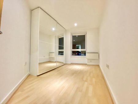 2 bedroom flat to rent - Photo 2