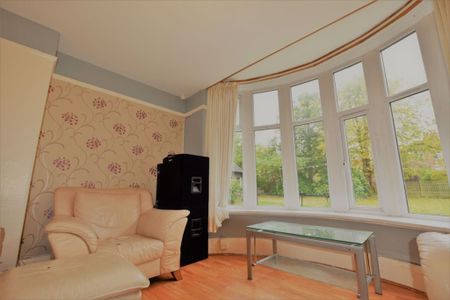 4 bedroom Flat in Otley Road, Leeds - Photo 4