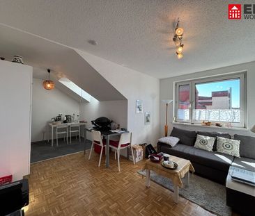 Helle 2-Raum Dachgeschosswohnung mit Parkplatz in Sankt Georgen an ... - Foto 1
