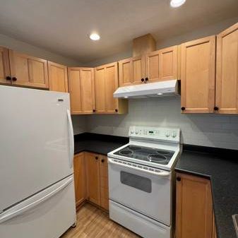 $1900 spacious 1bd, 1bth ground level suite - Photo 3