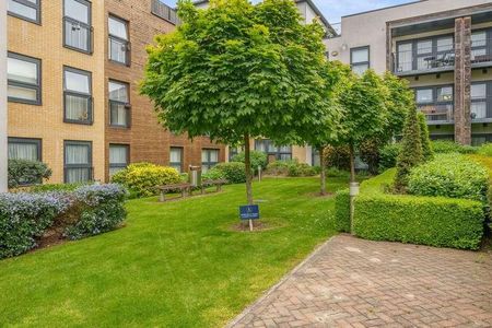 Attlee Court, Stanmore, HA7 - Photo 4