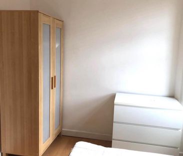 1 bedroom in a flat share to rent - Photo 4