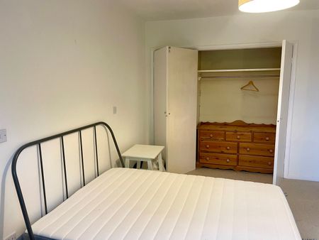 Room in a Shared House, Little Bornes, SE21 - Photo 3