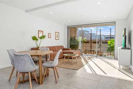 Modern Executive Living with Blue Mountains Views - Photo 3